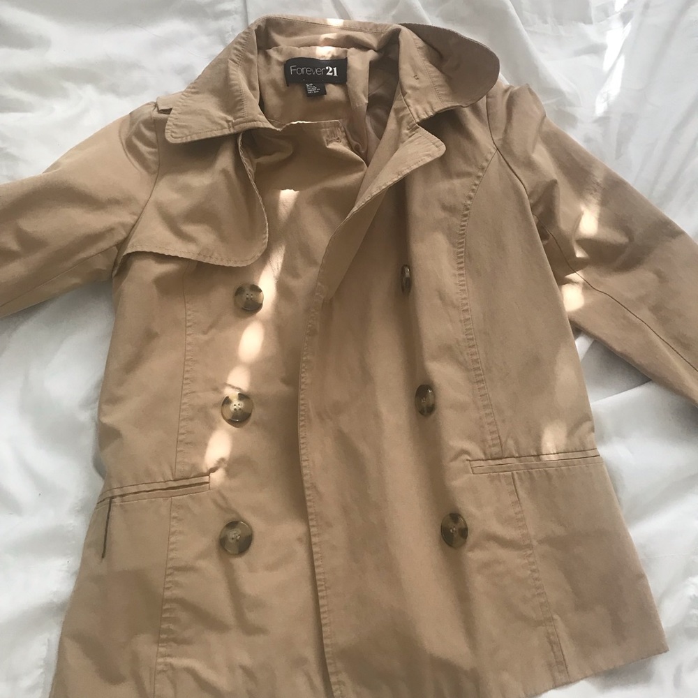 Short trench coat
